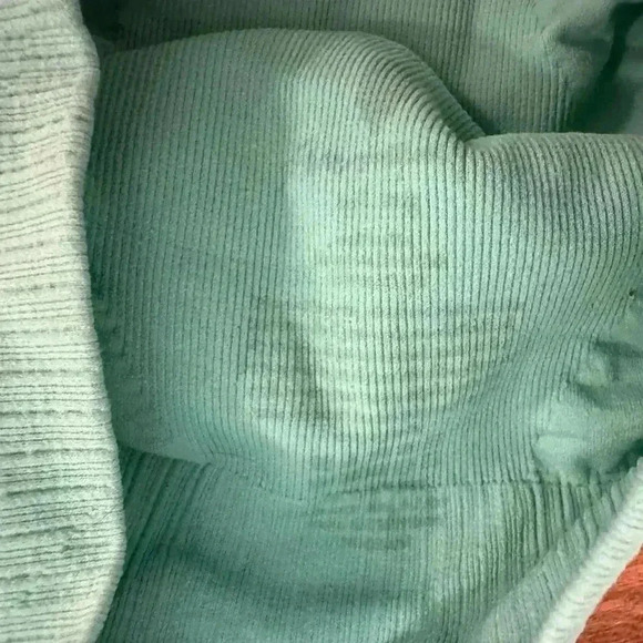 Lululemon sports bra bright green - Picture 4 of 4